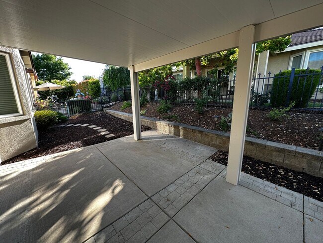 Building Photo - 575 Quindell Way