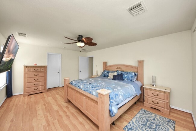 Building Photo - 17006 Kemble Creek Dr