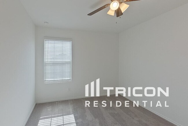 Building Photo - 2406 Carlow Ln
