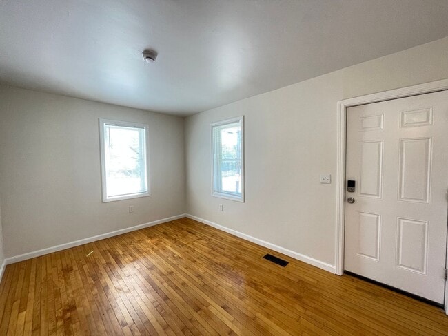 Building Photo - 31 Front St