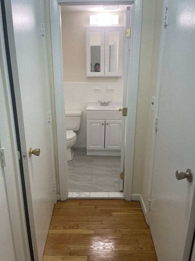 Building Photo - 5/1 Packards Corner near BU  Modern 1 bed Heat hw Included Garage Available  Free Month