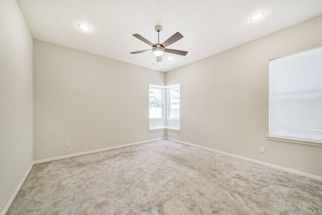 Building Photo - 10334 Solitaire Cir