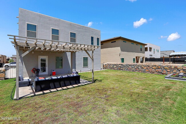 Building Photo - 12816 Linstead Ave