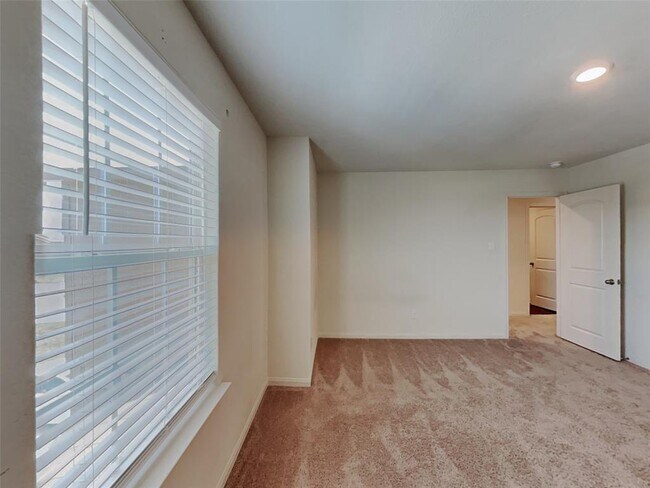 Building Photo - 105 Pettigrew Ct