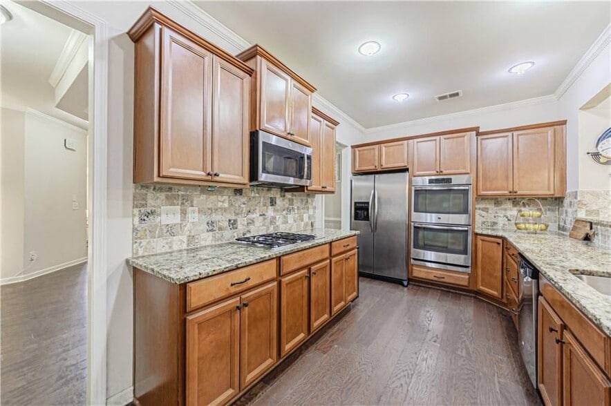 Building Photo - 8445 Village School Dr