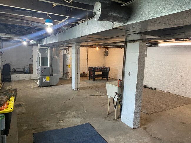 Building Photo - 2617 Maple Ave NE