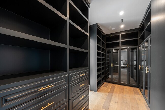 Building Photo - 517 N Camden Dr