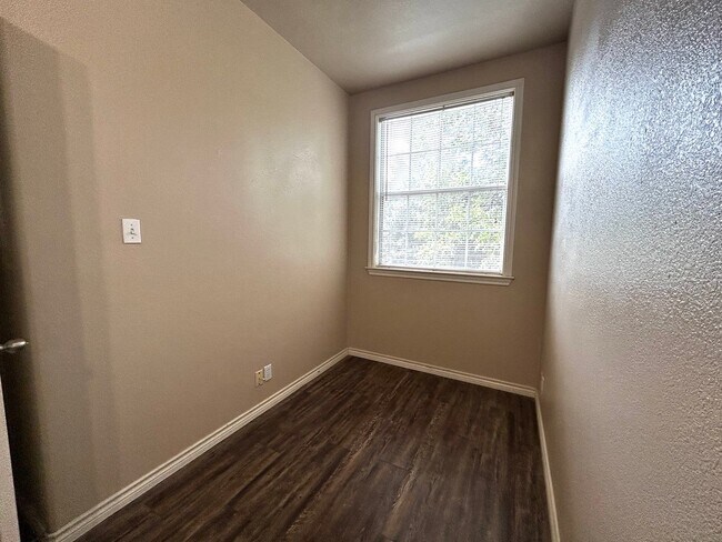 Building Photo - 408 Nelray Blvd