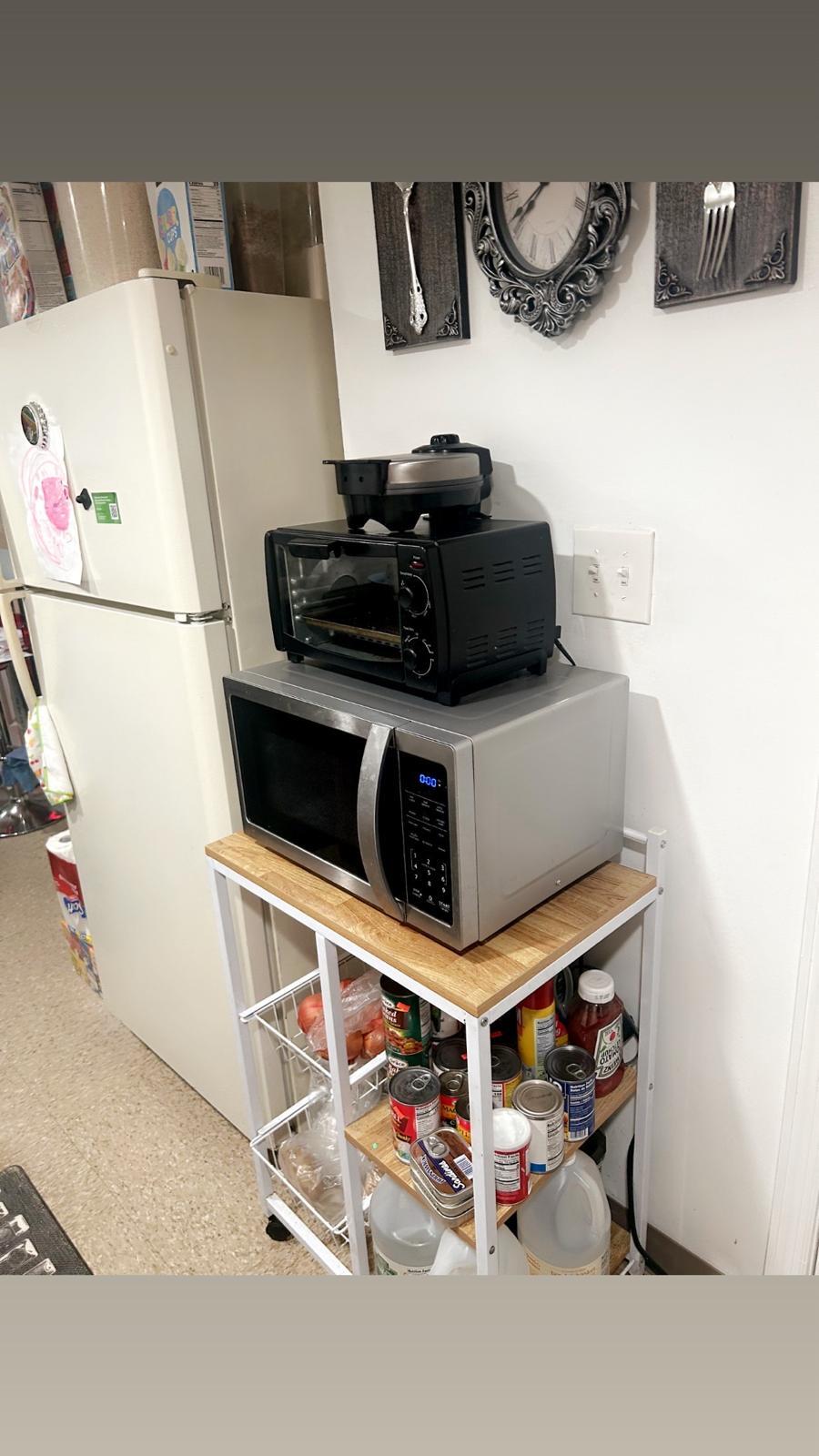 Kitchen Area - 212 Oakwood Pl