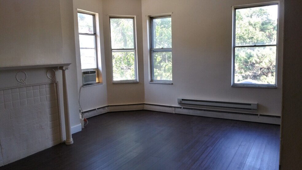 Building Photo - 325 McGregor Ave