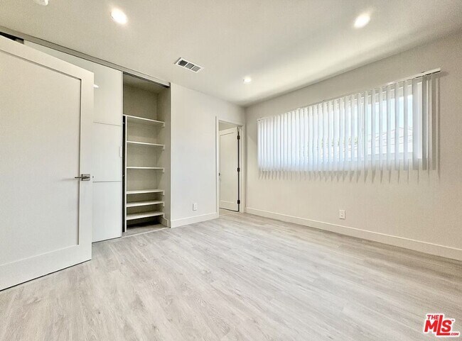 Building Photo - 1118 S Holt Ave