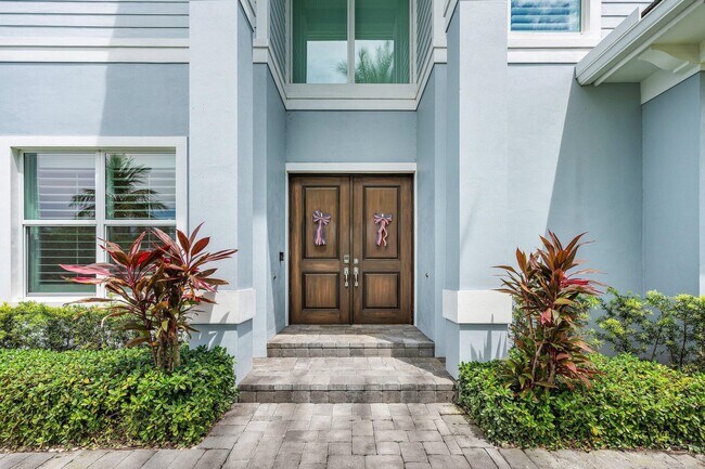 Building Photo - 2100 Notre Dame Dr