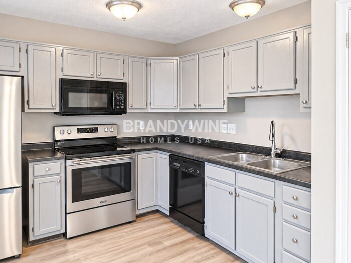 Building Photo - 8446 Country Meadows Dr