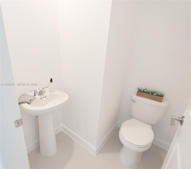 Building Photo - 400 SE Crossoak Ln