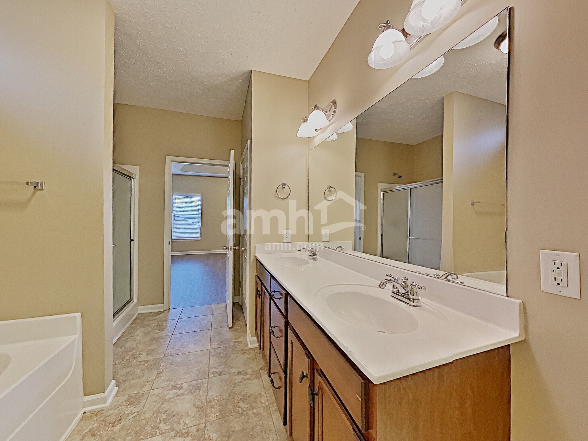 Building Photo - 533 Callie Ave