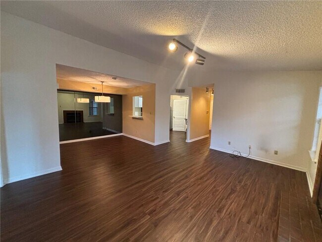 Building Photo - 544 McGill Pl NE