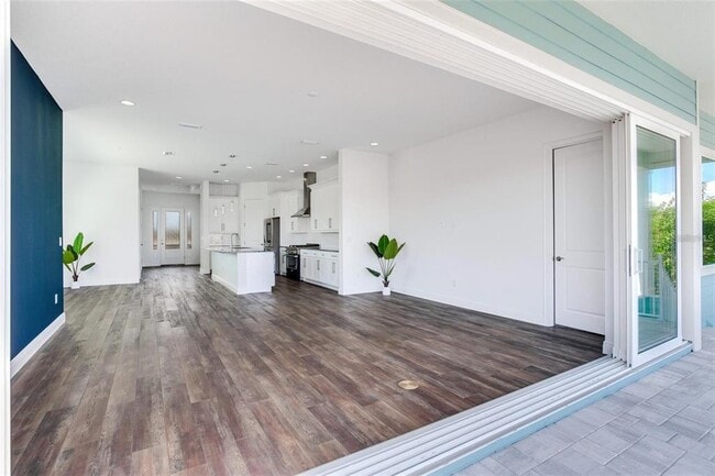 Building Photo - 635 115th Ave