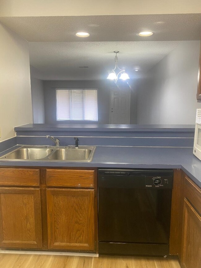 Building Photo - 409 Garden Dr