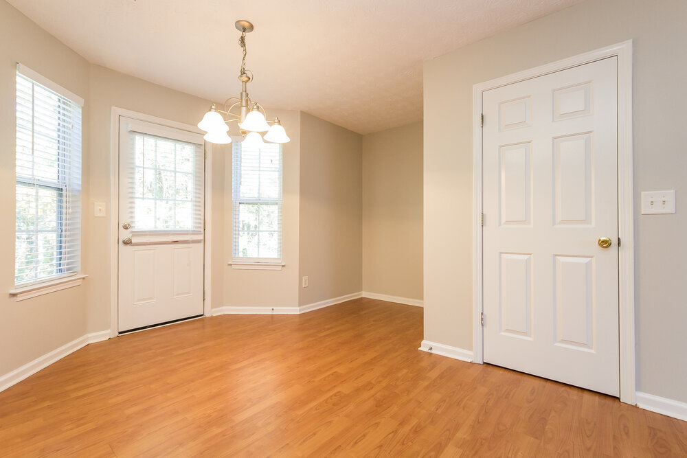 Building Photo - 126 Springbottom Dr SE