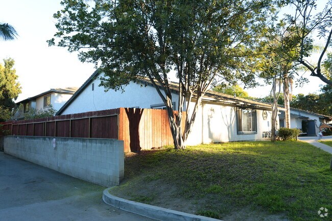 Building Photo - Gina Way Villas
