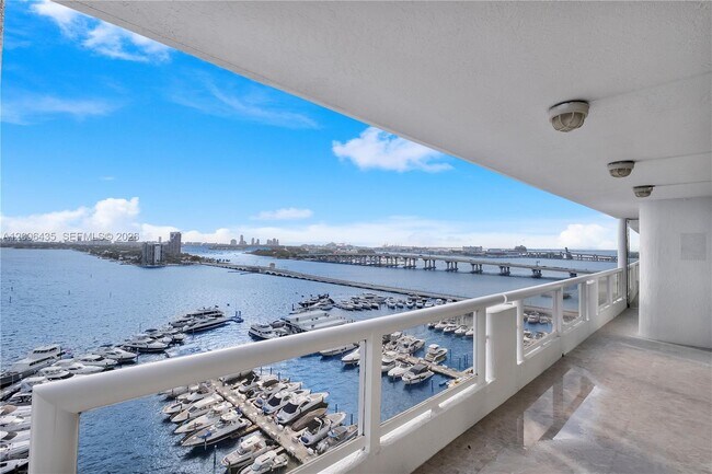 Building Photo - 1717 N Bayshore Dr