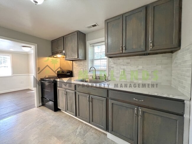 Building Photo - 472 Coleman Ave