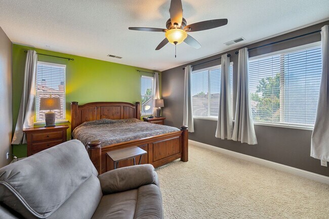 Building Photo - 9952 Spring View Way