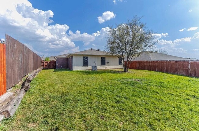 Building Photo - 6433 Riverwater Trail