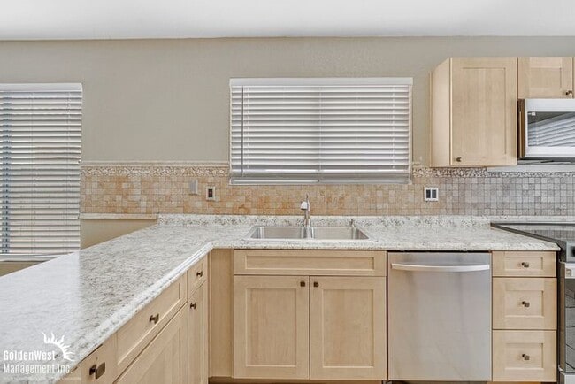 Building Photo - Charming 3 Bdm 2Ba Single-Story Home in Gl...