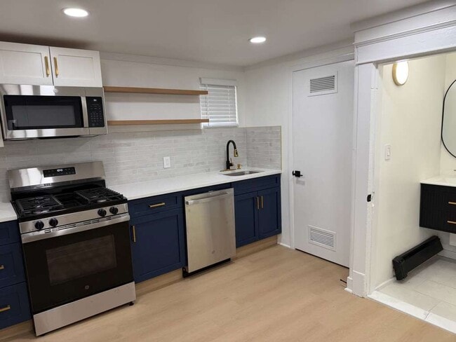 Building Photo - 1 bed/1.5 bath * Great Apt For RWJMS/Rutgers * Students Walk to New Brunswick/Highland Park Night...
