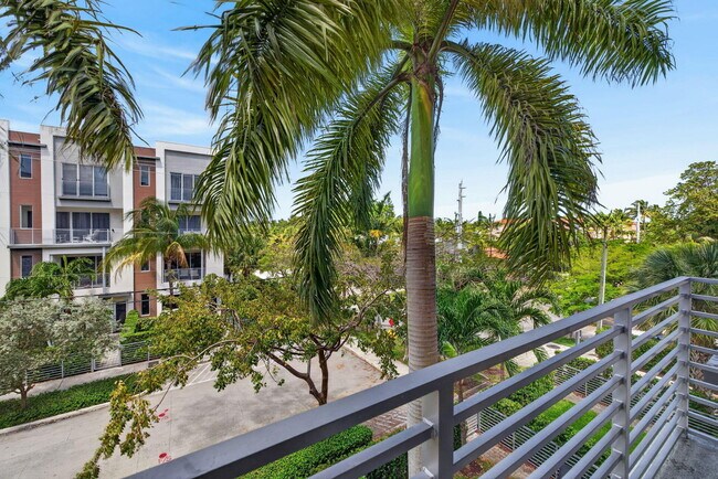 Building Photo - 1044 NE 18th Ave