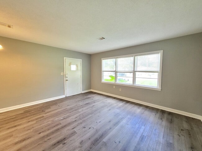 Building Photo - 406 N S St