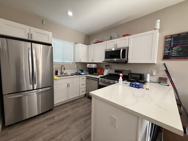 Building Photo - 5223-5225 E Falls View Dr