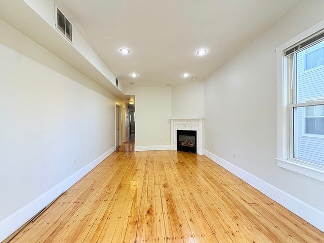 Building Photo - 367 Cardinal Medeiros Ave