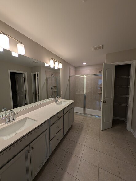 Building Photo - 204 Netherlands Blvd