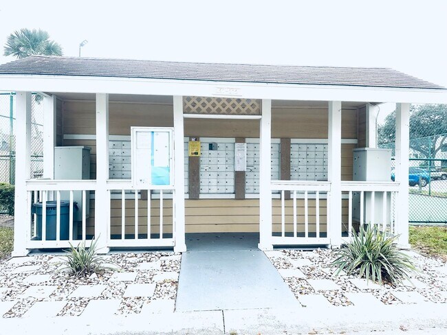Building Photo - 2bd/2ba Ground Floor Unit in the Harbor Cl...