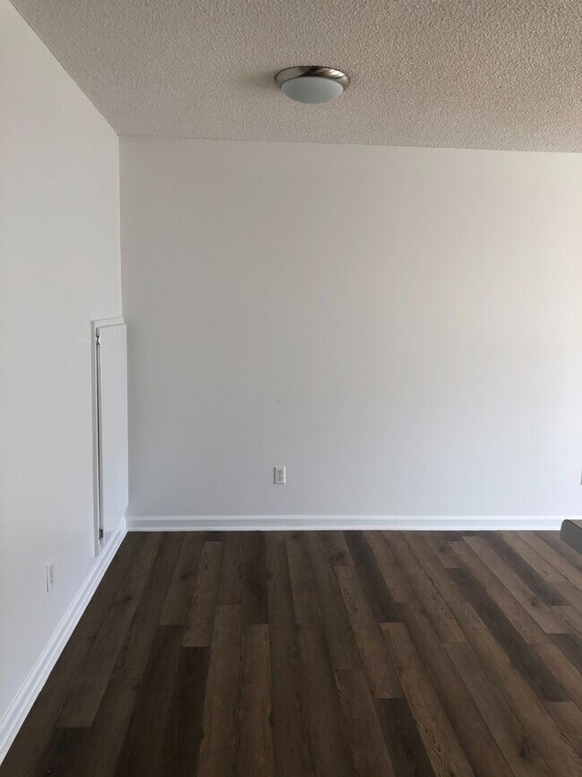 Building Photo - Foxhill Commons - Fresh Paint and New Flooring Throughout!!!