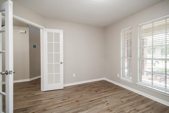 Building Photo - 14635 Lothbury Dr