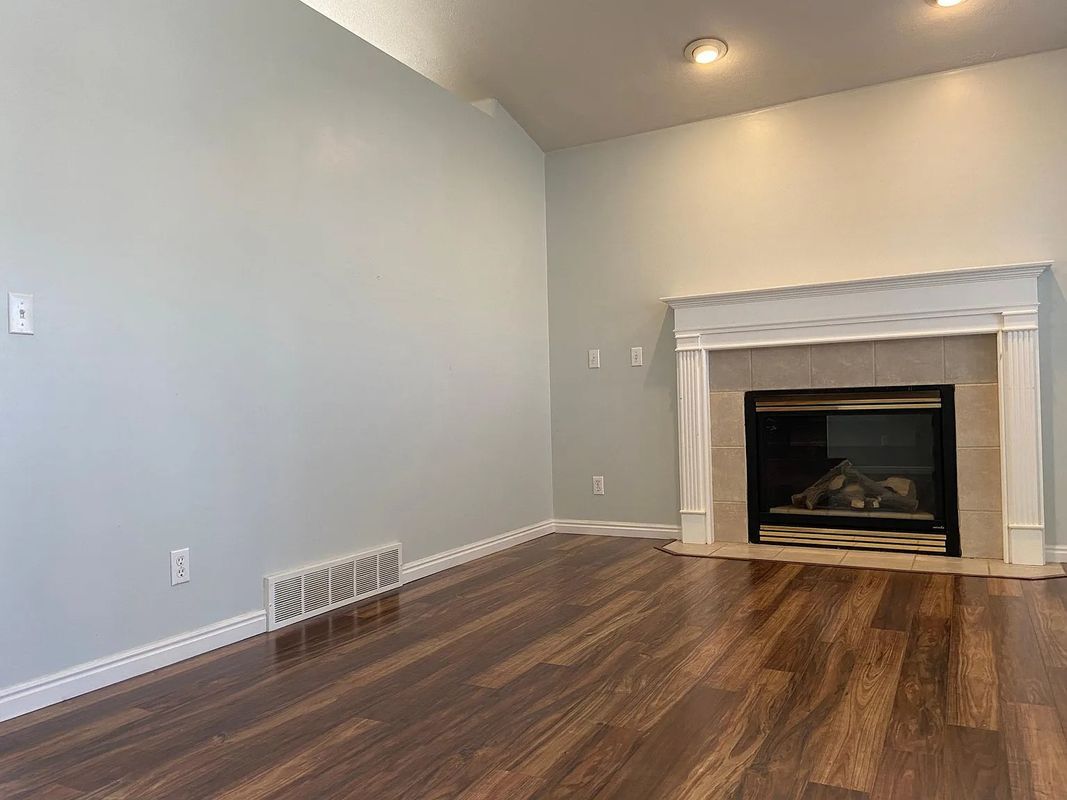Building Photo - 1631 W Turin Dr