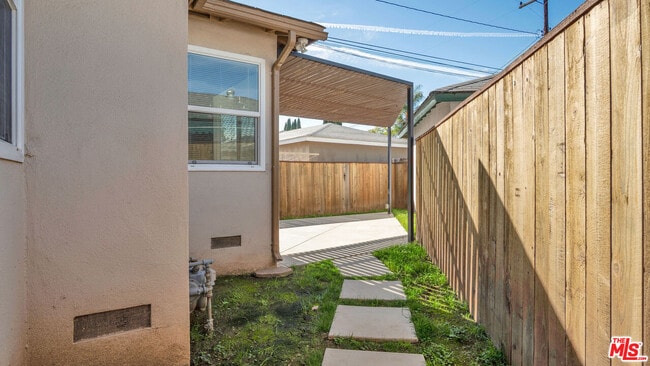 Building Photo - 10422 El Rancho Dr