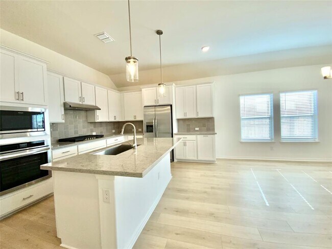 Building Photo - 247 Du Bois Ln