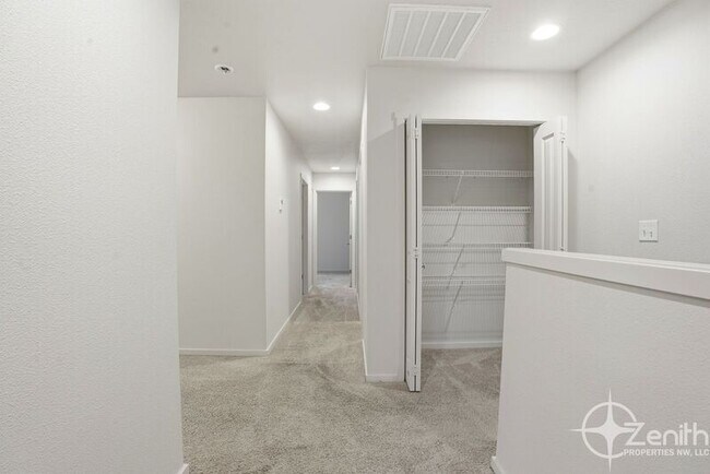 Building Photo - 11745 NE 22nd Way