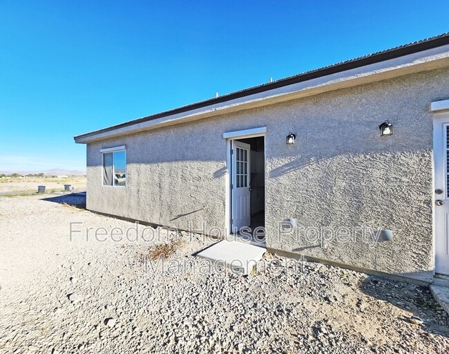 Building Photo - 1111 Sixshooter Ave