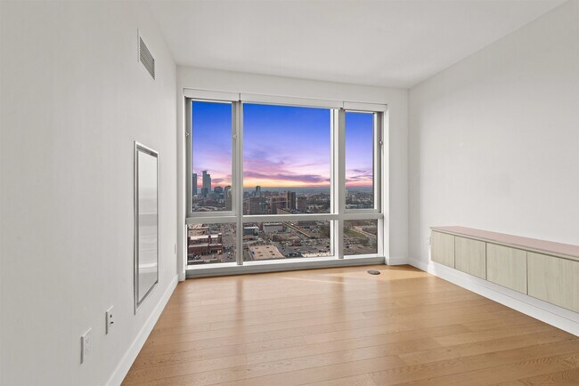 Building Photo - 75 Park Ln S