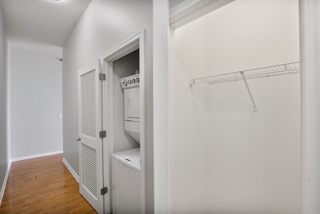 Building Photo - 1464 S Michigan Ave