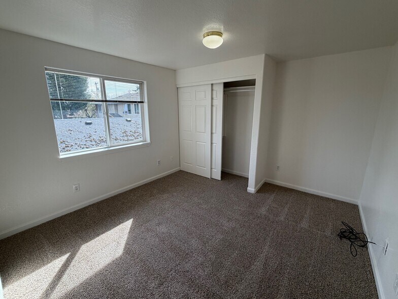 Building Photo - 4338 Ward Pl NE