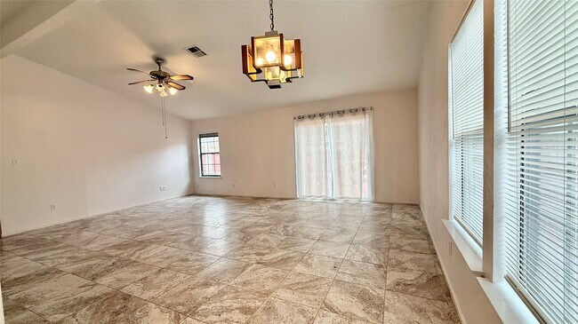 Building Photo - 18 Dellforest Ct