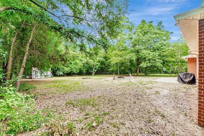 Building Photo - 121 Hillwood Dr