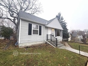 Building Photo - 5513 27th Ave S