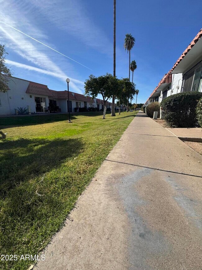 Building Photo - 6814 N 35th Ave